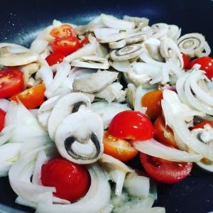 champiñones cebolla y tomates cherry recetas saludables