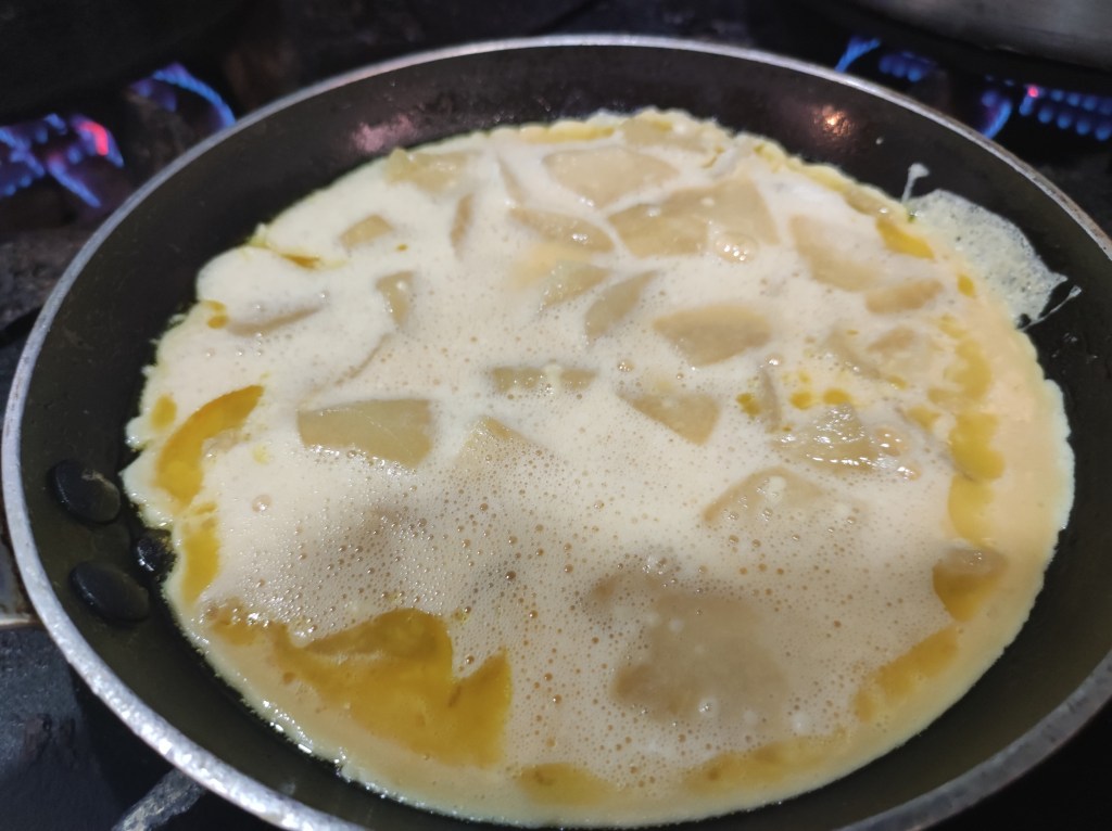 tortilla de manzana cocida con huevo